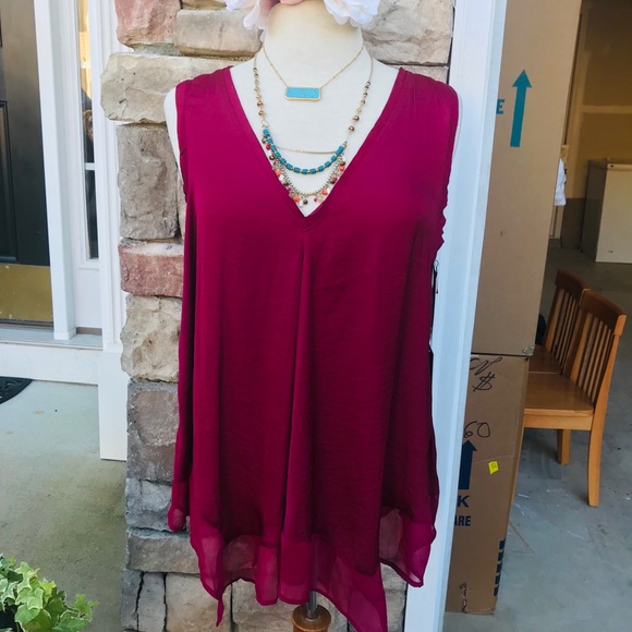 Vera Wang Tops - ✨ Vera Wang Handkerchief Tank Top ✨